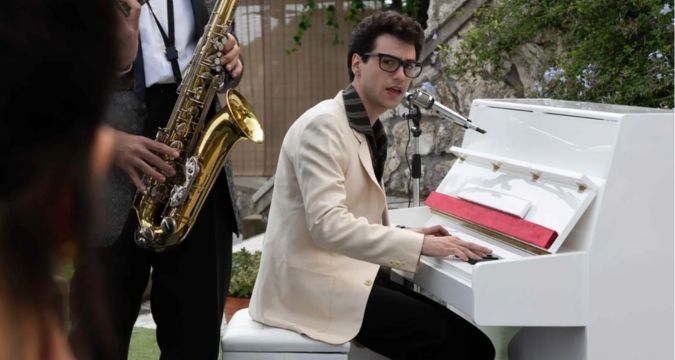 Champagne – Peppino di Capri: il film TV che racconta un'icona della musica italiana