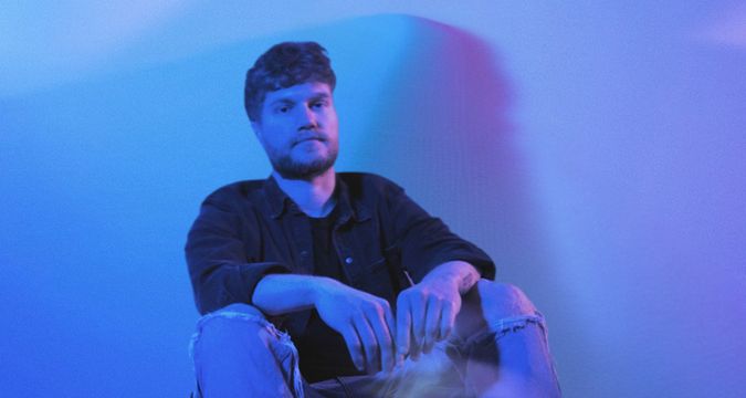 Fantasmi è il nuovo singolo di stecomestai: un viaggio notturno nei pensieri più profondi