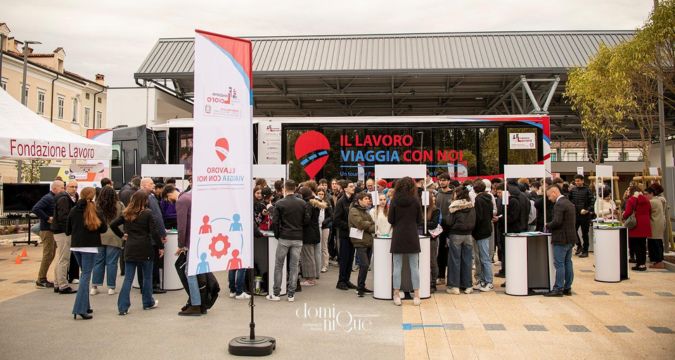 “Il lavoro viaggia con noi” arriva a Napoli: orientamento, sicurezza e legalità al centro della seconda edizione