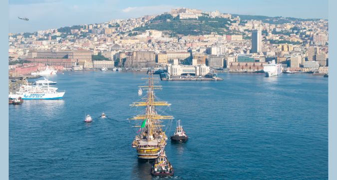 Nave Amerigo Vespucci torna a Napoli: la 13ª tappa del Tour Mediterraneo