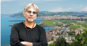 Rosso Napoletano accende Bagnoli: Tony Esposito in concerto per il Maggio dei Monumenti 2025