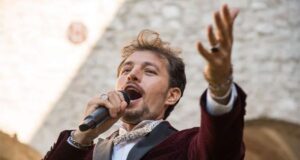 Giuseppe Gambi e Le Dolci Note durante le riprese del videoclip di “Siamo Noi”