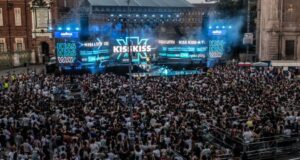 Torino esplode con Kiss Kiss Way: 30.000 fan in festa e la sorpresa di Willie Peyote!