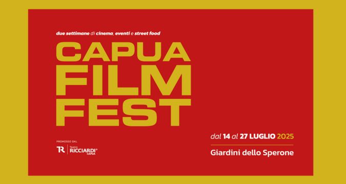 Giardini dello Sperone illuminati durante il Capua Film Fest con pubblico e proiezione all’aperto