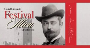 Concerto lirico serale nella piazza monumentale di Castell’Arquato durante il Festival Illica 2025
