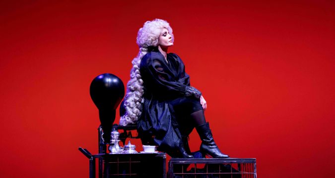 Federica Luna Vincenti interpreta Sissi l’Imperatrice sul palco del Teatro Nuovo di Napoli