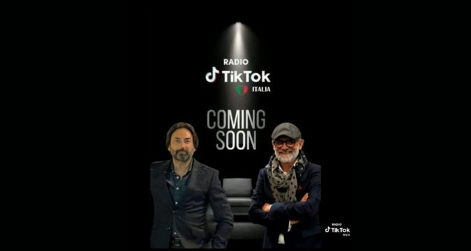 Max Farace e Antonio Centomani presentano YES US INTERACTION su Radio TikTok Italia