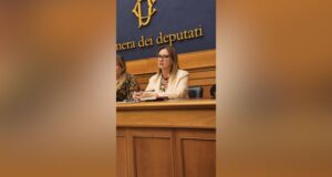 Minuto di silenzio alla Camera dei Deputati in ricordo di Aurora Valenti durante la presentazione del libro Equilibrio Invisibile