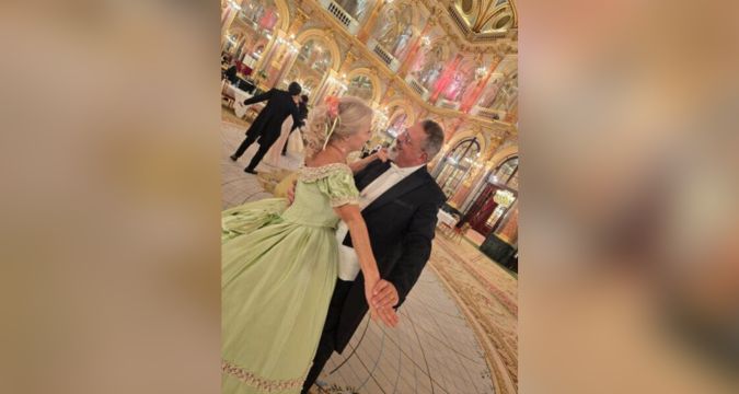 Gran Valzer a Napoli con musica di Strauss e Verdi, canto lirico e danzatori in costume storico a Capodichino